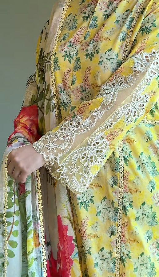 Women's 2pc / 3pc Lawn Stylish Dress Azadi Sale Offer Limited Stock
